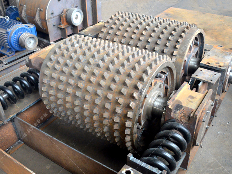 為何越來越多的礦山選擇雙齒輥而非顎式破碎機？這3點很關(guān)鍵！